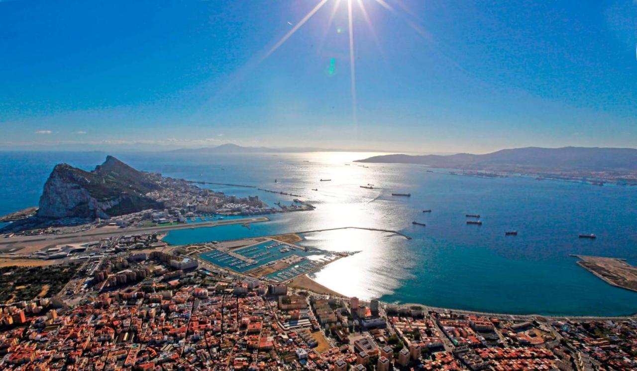 Practico Apartamento A 5 Min Andando De Gibraltar Y El Centro, Frente Al Mar La Línea de la Concepción Exterior foto