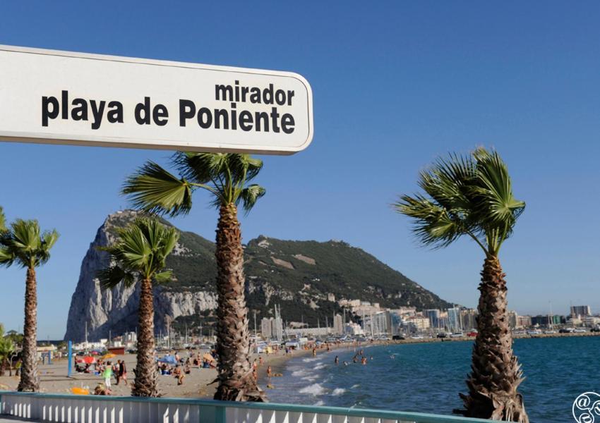 Practico Apartamento A 5 Min Andando De Gibraltar Y El Centro, Frente Al Mar La Línea de la Concepción Exterior foto